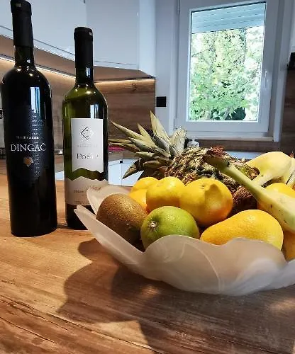 Perunika Apartamento *